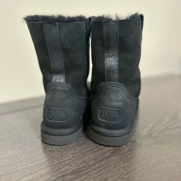 Ugg Australia Women's Sequoia Water Resistant Boots Size 6 - Picture 2 of 6